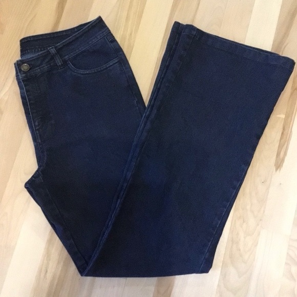 Lafayette 148 New York dark wash jeans. Boot cut - Picture 5 of 6